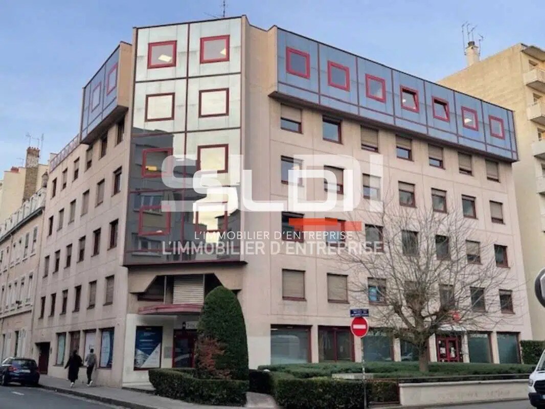 Office in Lyon to rent Building Photo- Image 1 of 12
