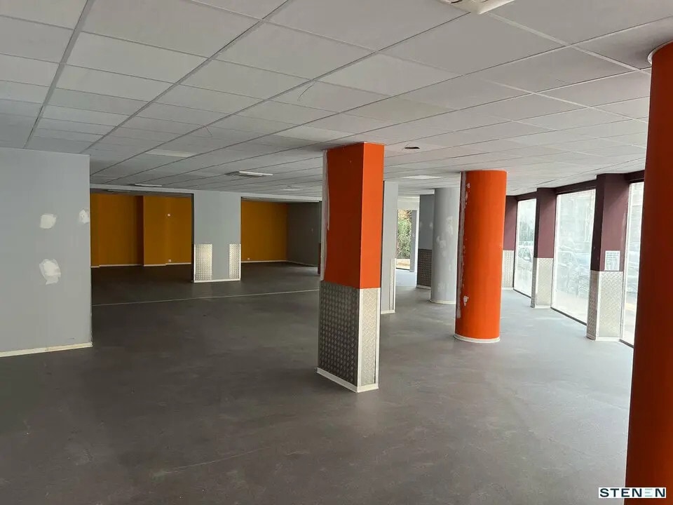 Retail in Marseille to rent Building Photo- Image 1 of 6