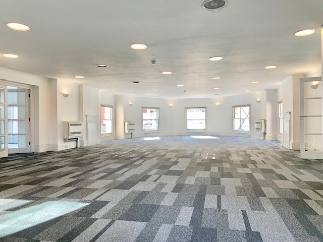 1-7A The Square, Richmond to rent Interior Photo- Image 1 of 3