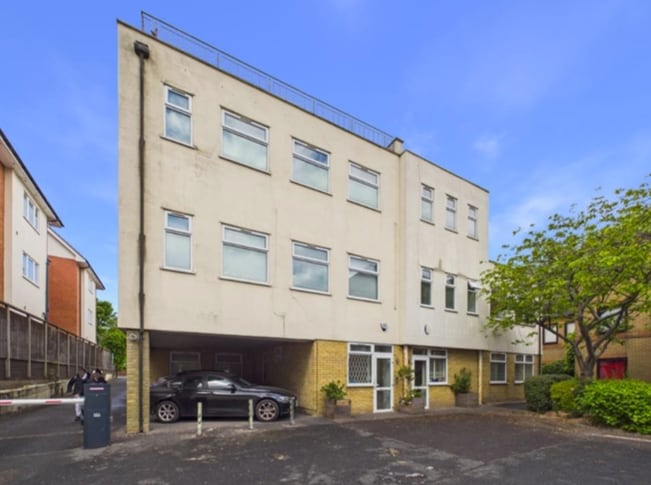 30-32 Friern Park, London for sale - Building Photo - Image 1 of 6