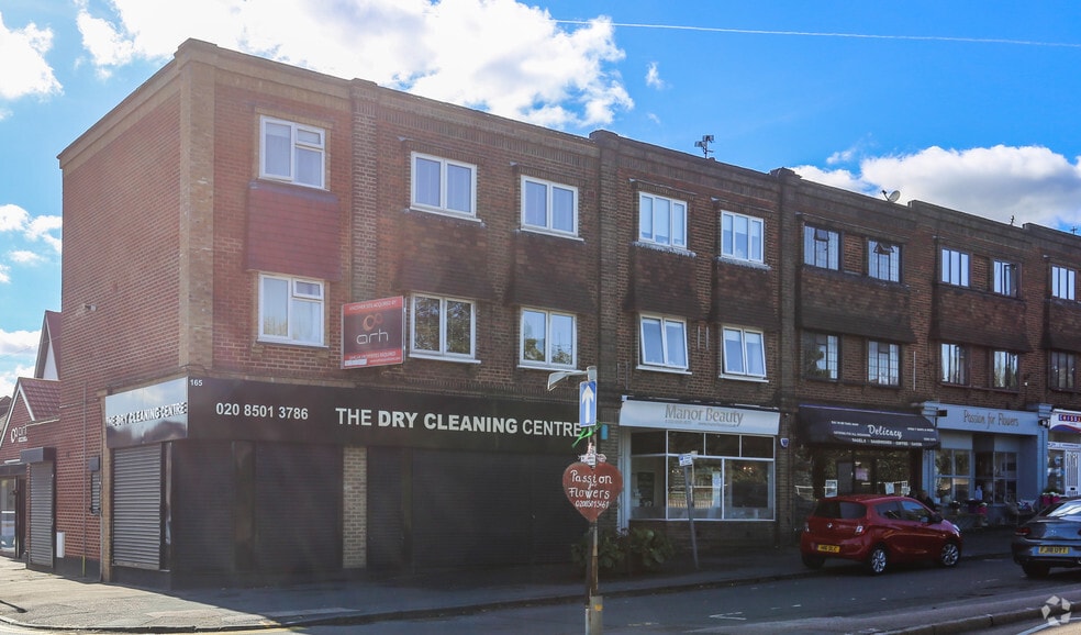 165 Manor Rd, Chigwell to rent - Building Photo - Image 2 of 2