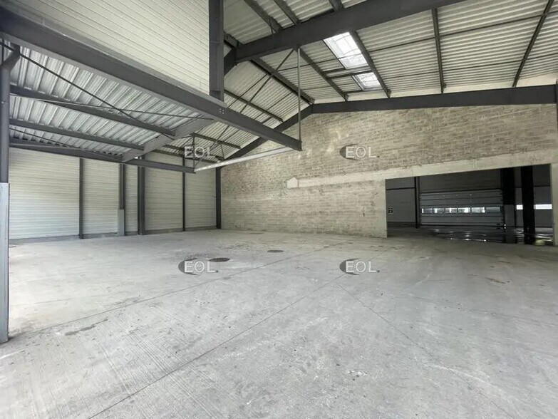 Light Industrial in Cormeilles-en-Parisis to rent - Interior Photo - Image 3 of 16