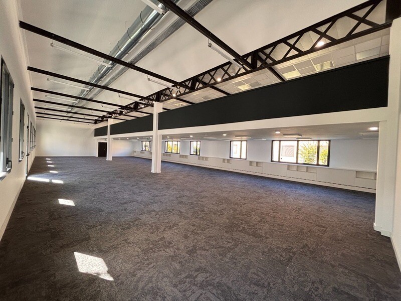 Office in Vénissieux to rent Building Photo- Image 1 of 10