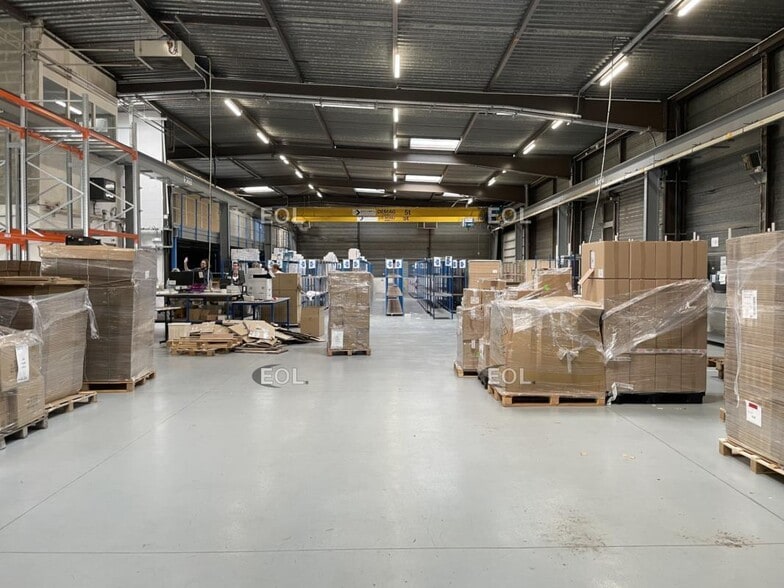 Light Industrial in SAINT-OUEN-L'AUMONE to rent - Interior Photo - Image 3 of 8
