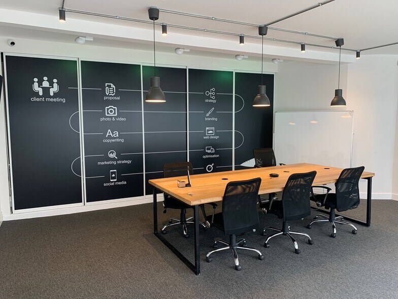 10 George St, Perth to rent - Building Photo - Image 2 of 4