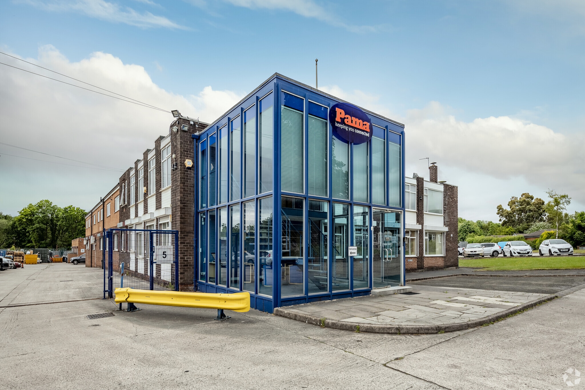 Stockport Rd E, Stockport to rent Building Photo- Image 1 of 5