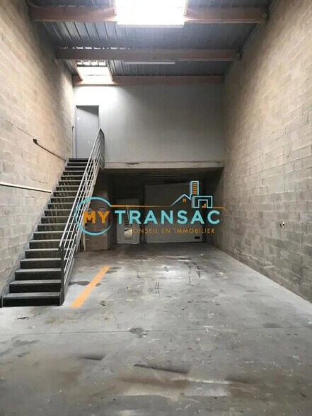 Light Industrial in Ozoir-la-Ferrière to rent - Interior Photo - Image 3 of 4