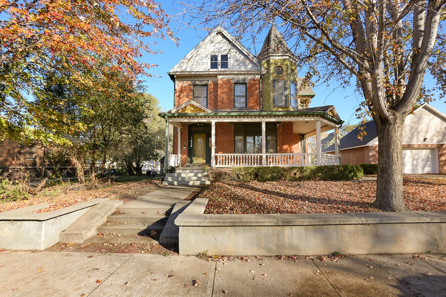 2210 Wirt St, Omaha, NE for rent - Building Photo - Image 1 of 40