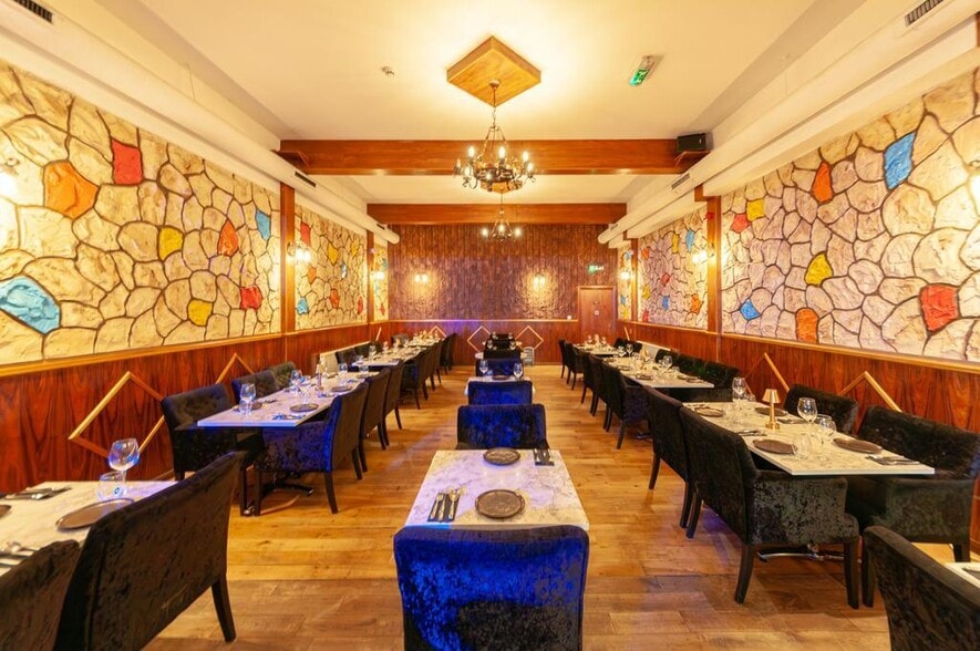 42 Old Church Rd, London to rent - Building Photo - Image 2 of 10