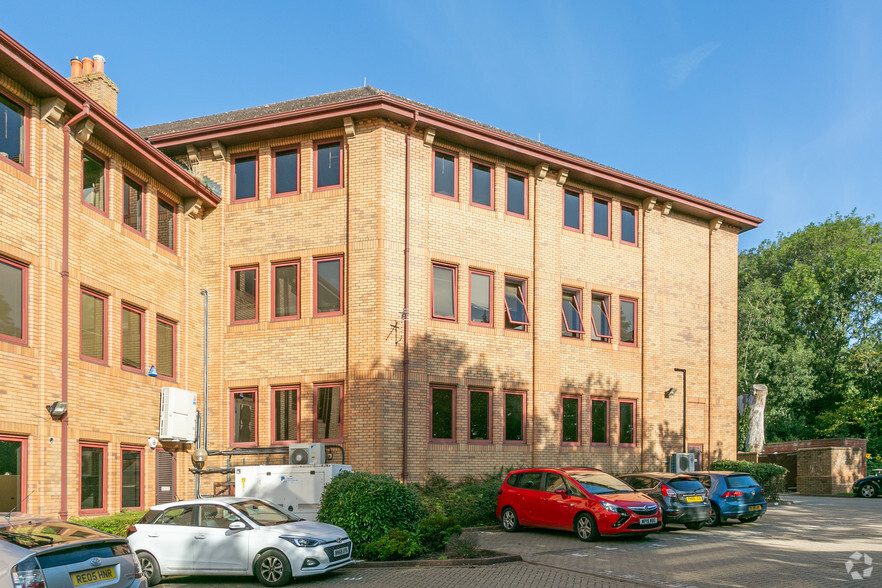 Malmesbury Rd, Chippenham for rent - Building Photo - Image 3 of 19