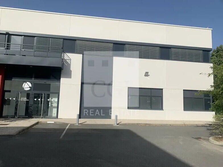 27 Chemin Des Peupliers, Dardilly to rent - Building Photo - Image 2 of 15