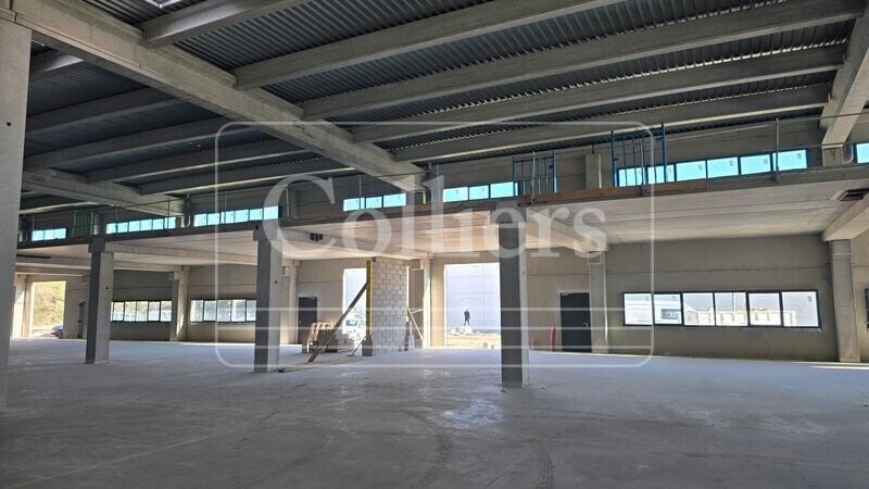 Light Industrial in La Ciotat to rent - Interior Photo - Image 3 of 7