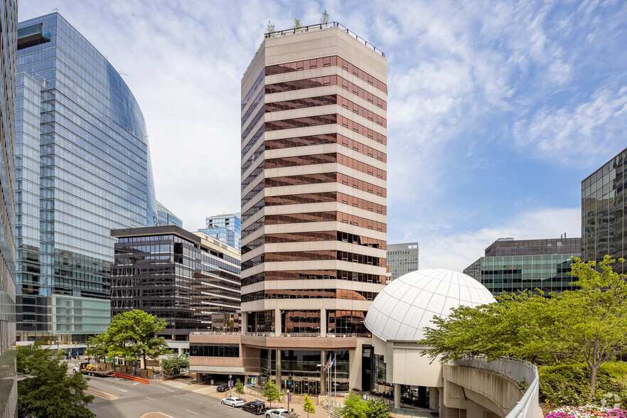 1101 Wilson Blvd, Arlington, VA for rent - Primary Photo - Image 1 of 18