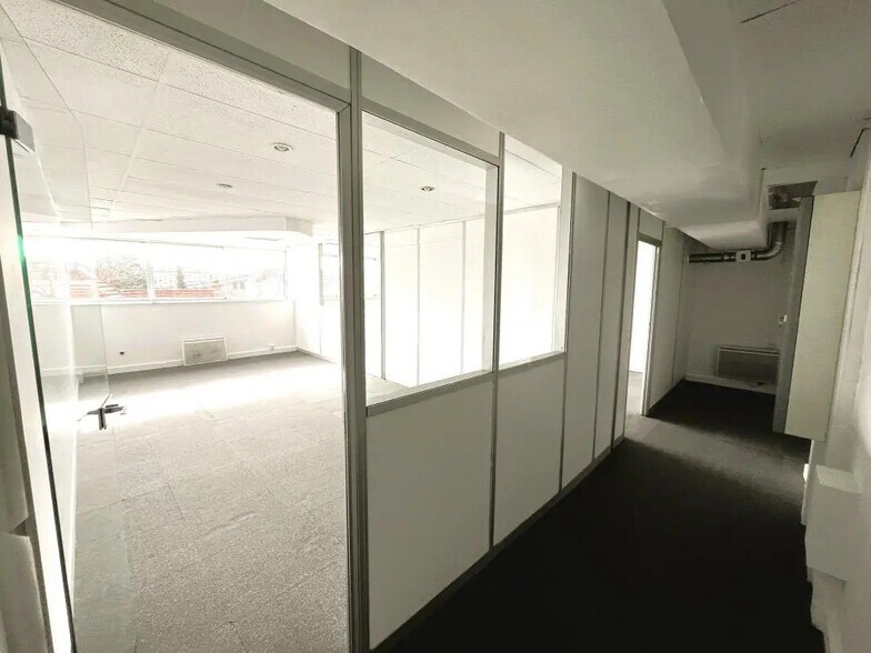 Office in Corbeil-Essonnes to rent - Interior Photo - Image 3 of 10
