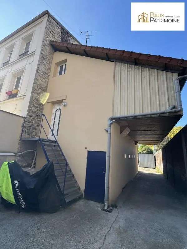 Location Entrepôt 127 m²