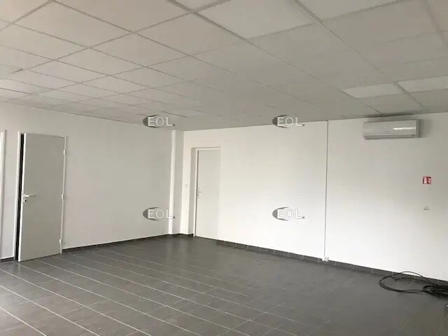 Light Industrial in Vitrolles to rent - Interior Photo - Image 3 of 3