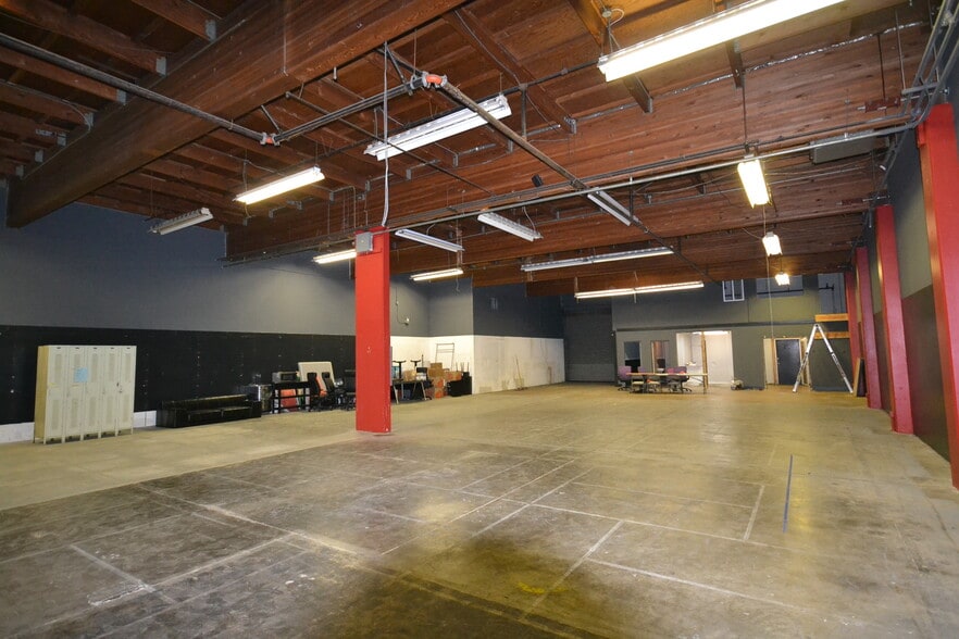 950 Gilman St, Berkeley, CA for rent - Building Photo - Image 3 of 6