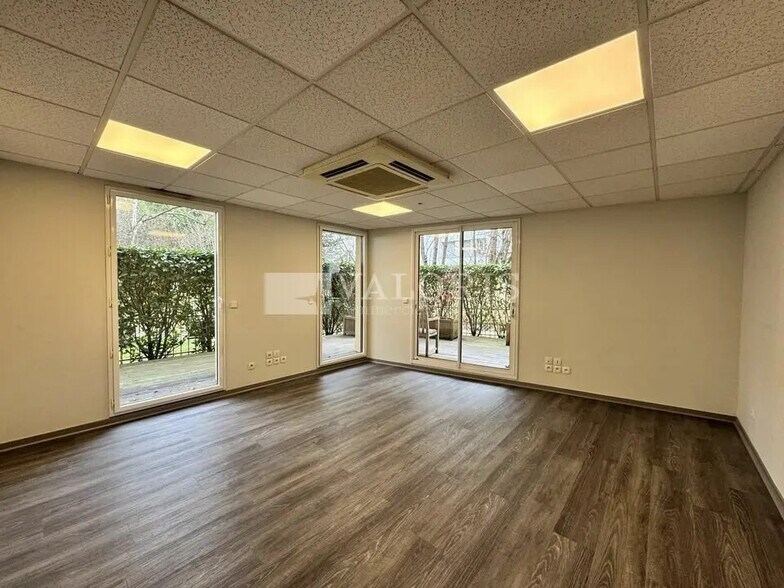 Office in Lyon to rent - Building Photo - Image 1 of 8