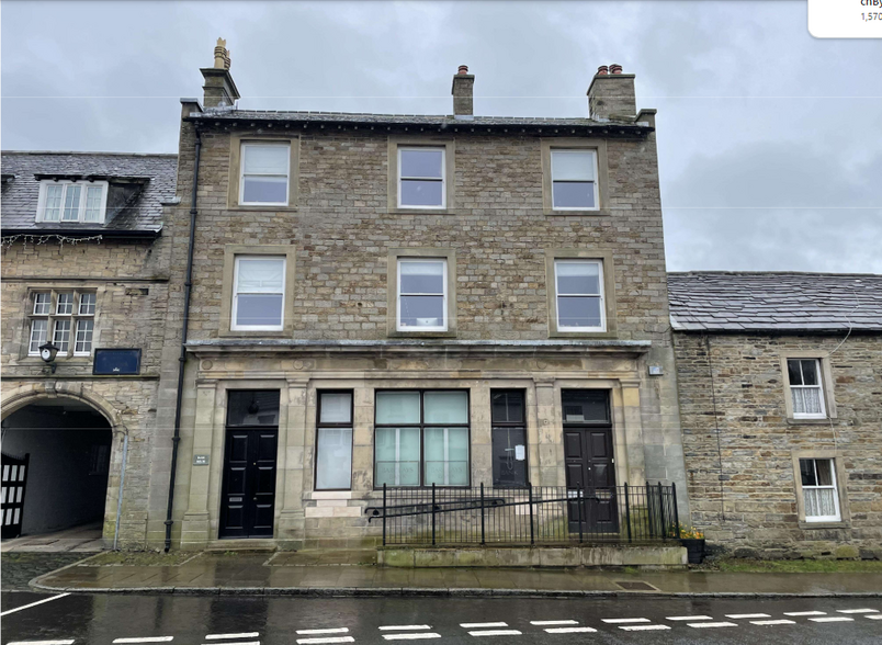 6-7 Market Pl, Barnard Castle for sale - Primary Photo - Image 1 of 3