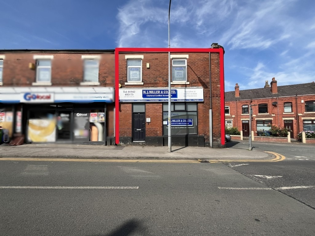56 Gidlow Ln, Wigan to rent Building Photo- Image 1 of 5