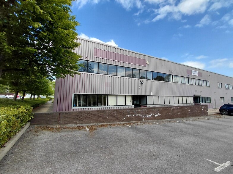 Denbigh Hall, Milton Keynes to rent - Building Photo - Image 2 of 2