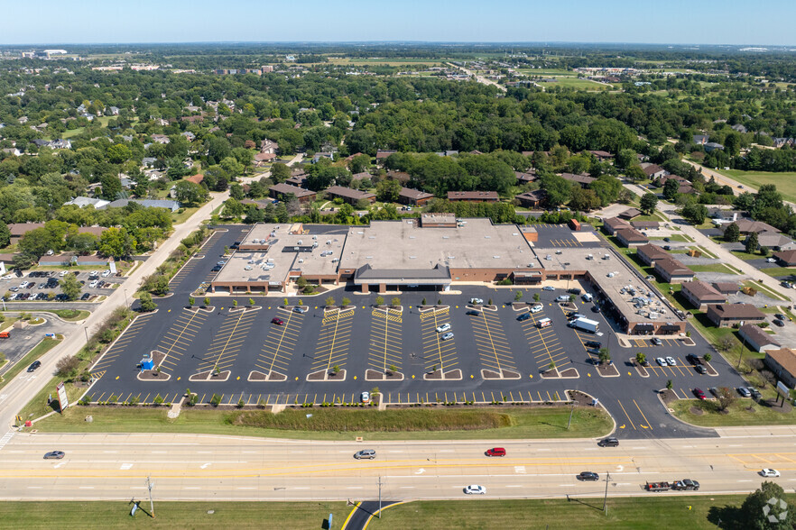 2579-2601 Mulford Rd N, Rockford, IL for rent - Building Photo - Image 2 of 27