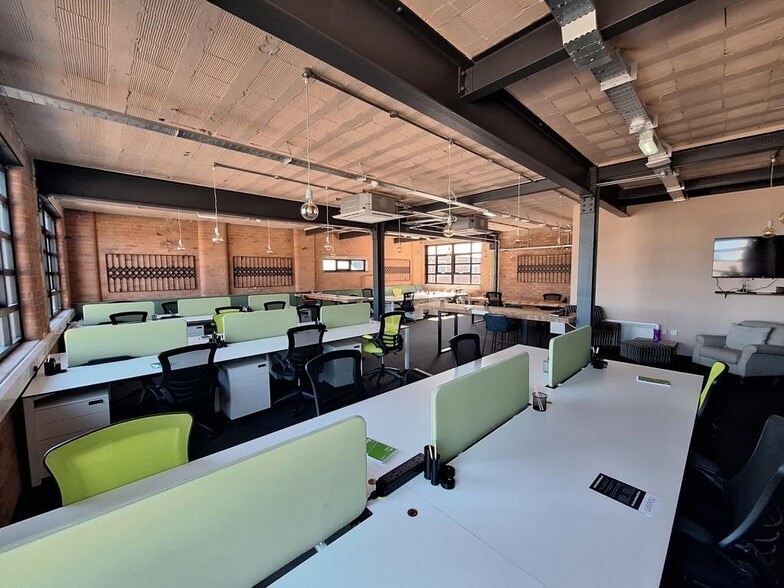 30 West St, Southport to rent - Building Photo - Image 3 of 33