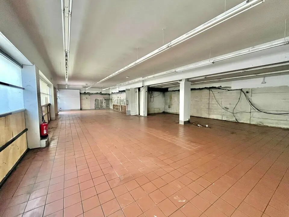 Location Commerce 167 m² - Photo 1