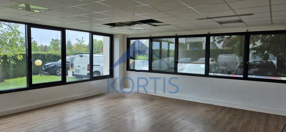 Rue Maryse Bastié, Bron to rent - Interior Photo - Image 2 of 9