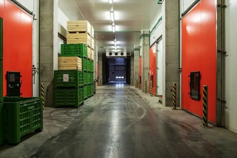 Industrial in Genas to rent - Interior Photo - Image 3 of 5