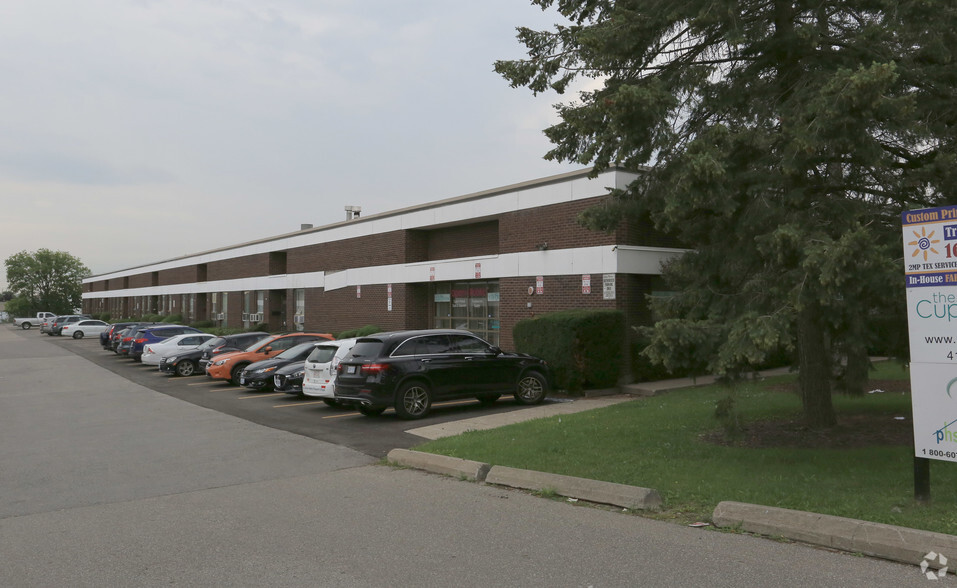 75-89 Dolomite Dr, Toronto, ON for rent - Primary Photo - Image 1 of 8