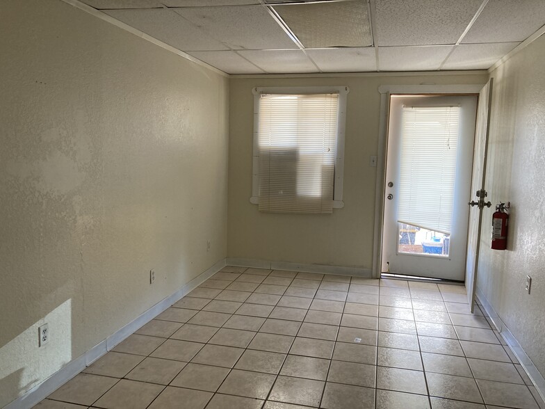 105 N Frontage Rd, Pearce, AZ for rent - Building Photo - Image 3 of 10