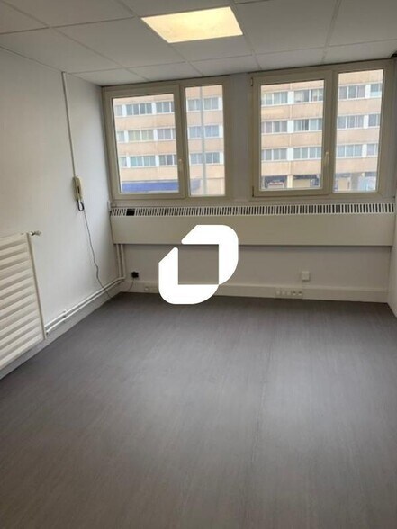 Office in Sèvres to rent - Interior Photo - Image 1 of 15