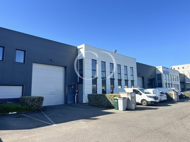4 Rue De L'Arsenal, Vénissieux for sale - Building Photo - Image 1 of 8