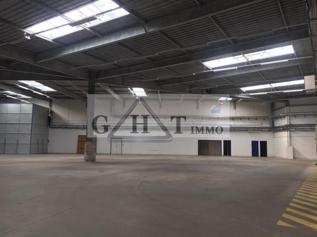 Industrial in Collégien to rent Interior Photo- Image 1 of 2