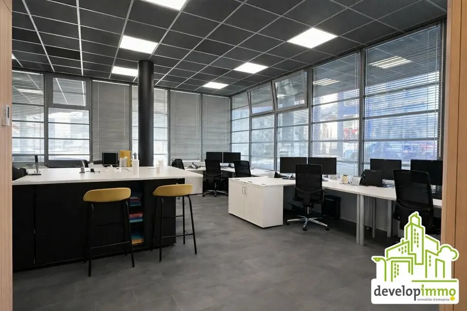 Vente Bureaux 189 m² - Photo 1