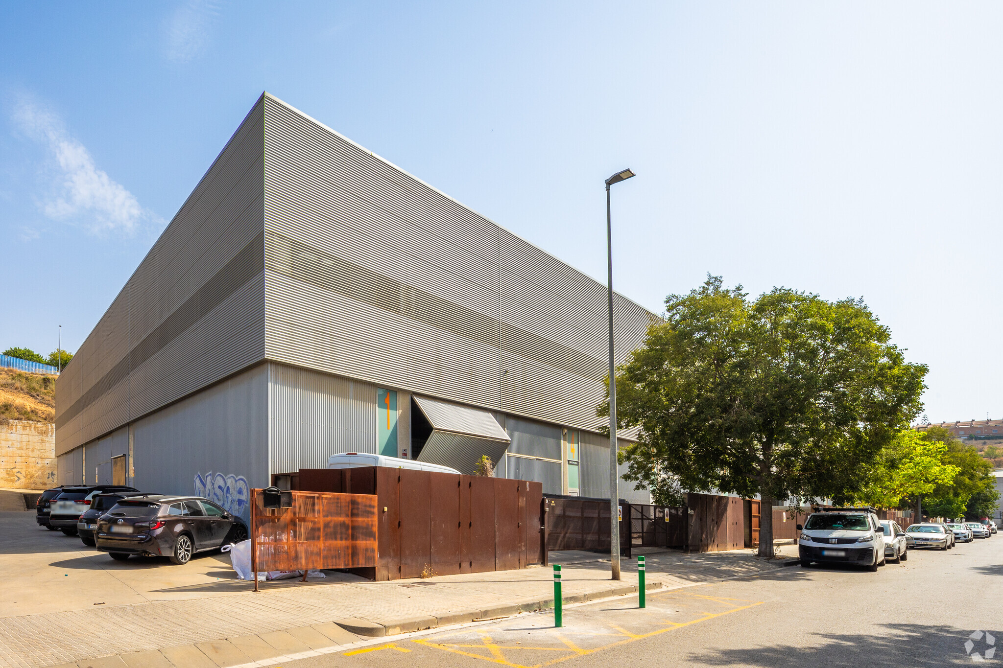 Industrial in Sant Feliu de Llobregat, Barcelona to rent Primary Photo- Image 1 of 19