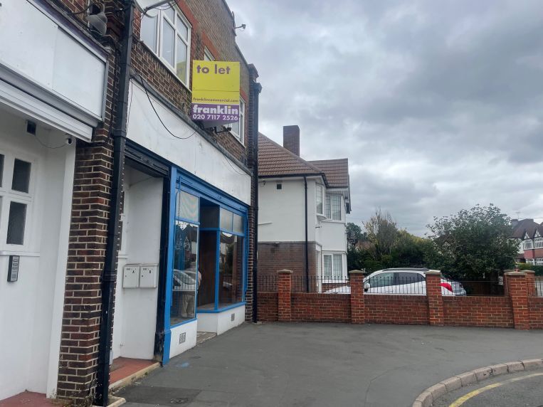 7 Stoneleigh Park Rd, Epsom to rent - Building Photo - Image 3 of 9