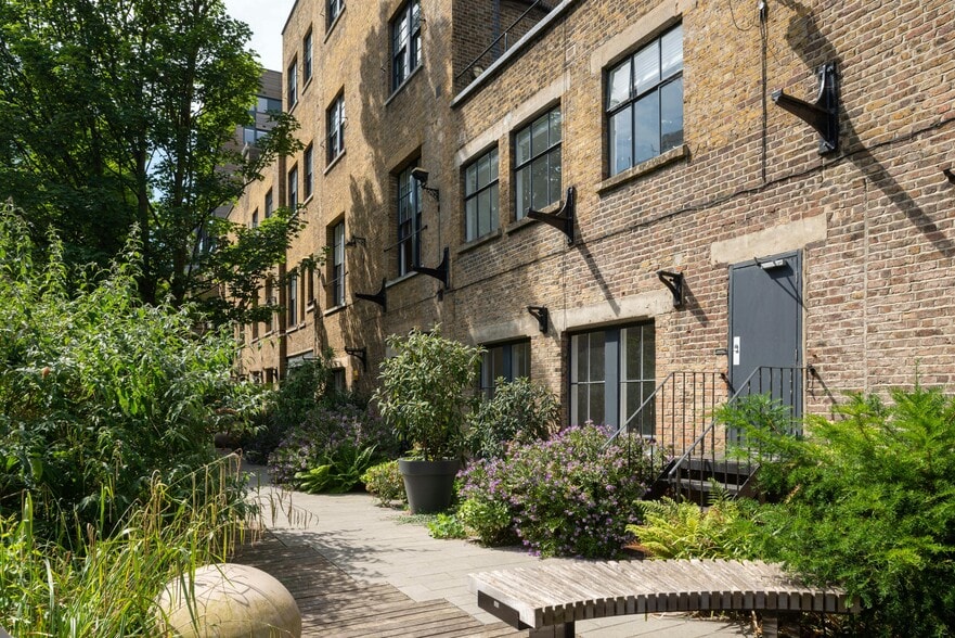 44-48 Wharf Rd, London for sale - Building Photo - Image 3 of 16