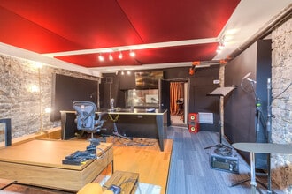 300 Pl D'youville, Montréal, QC to rent Building Photo- Image 2 of 10