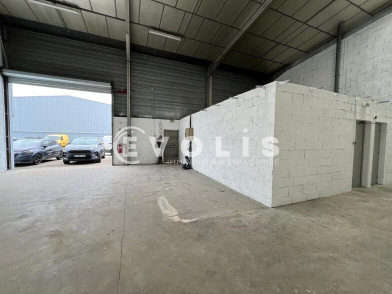 Light Industrial in Chassieu to rent - Interior Photo - Image 3 of 6