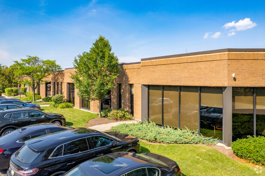 165 N Arlington Heights Rd, Buffalo Grove, IL for rent - Primary Photo - Image 1 of 3