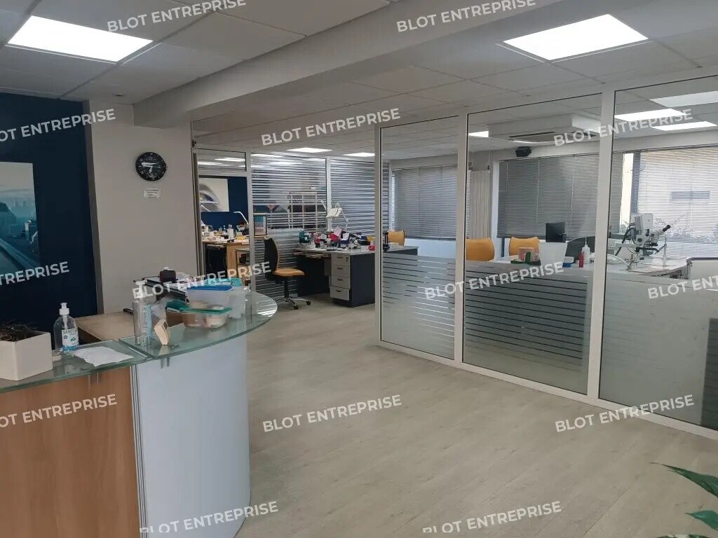Vente Bureaux 178 m² - Photo 1