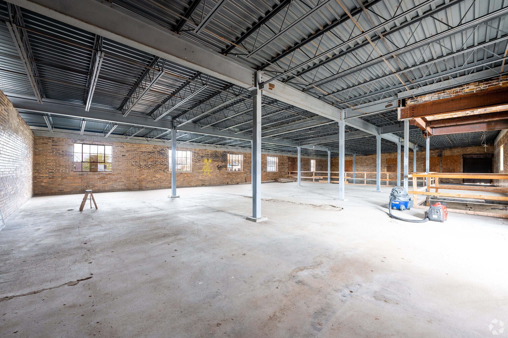 229 W 1st St, Bloomington, IN to rent Interior Photo- Image 1 of 14