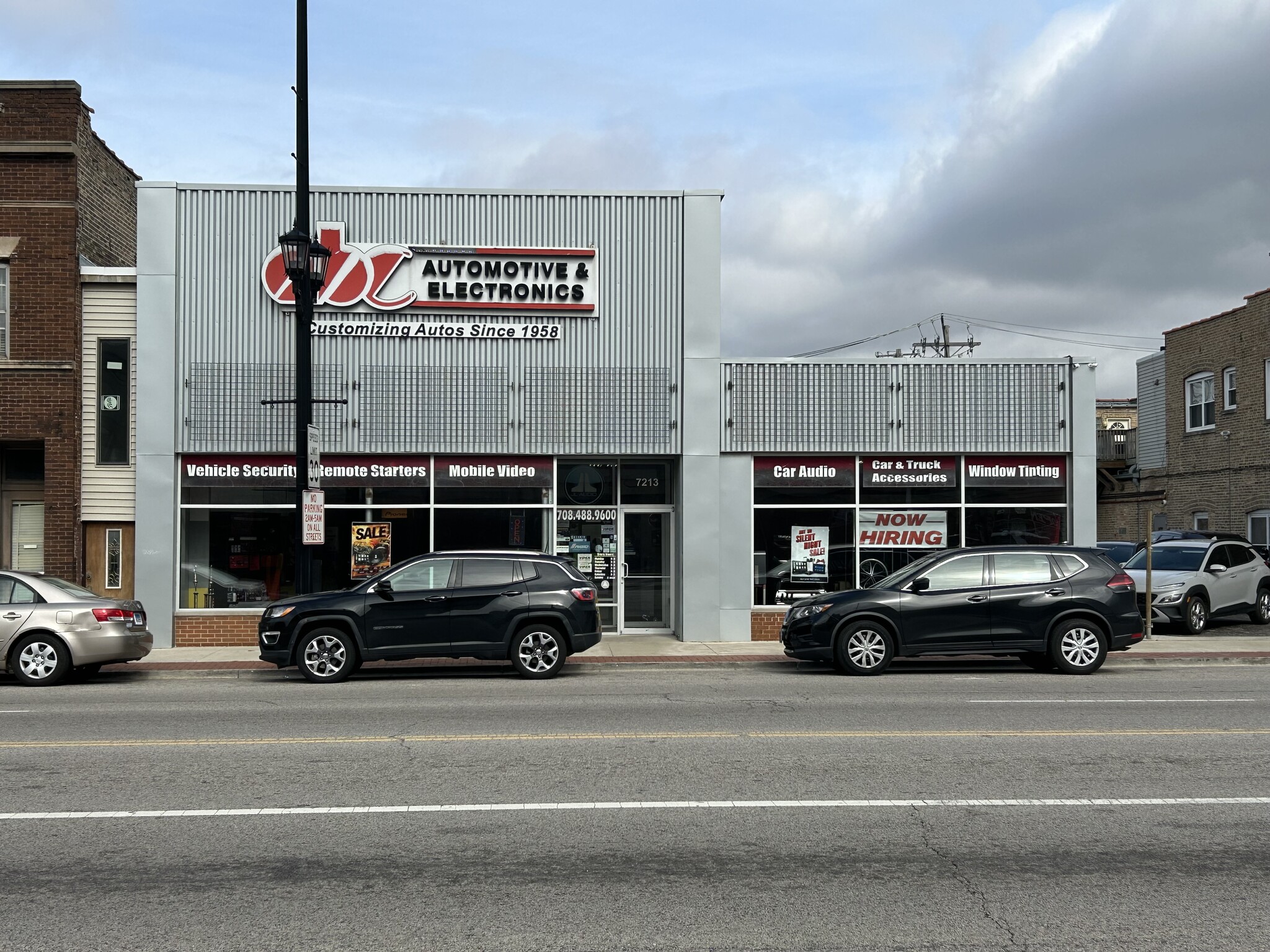 7213 W Roosevelt Rd, Forest Park, IL to rent Interior Photo- Image 1 of 15