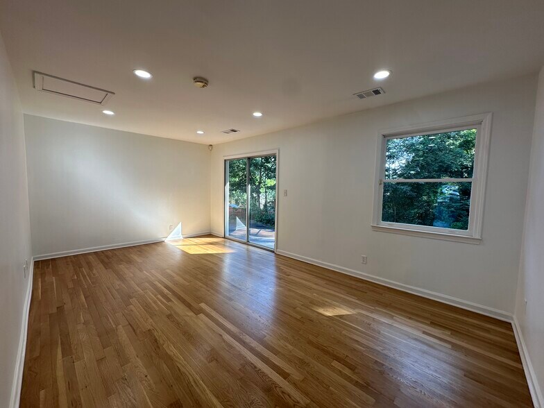 3717 Chamblee Dunwoody Rd, Atlanta, GA for rent - Interior Photo - Image 3 of 6