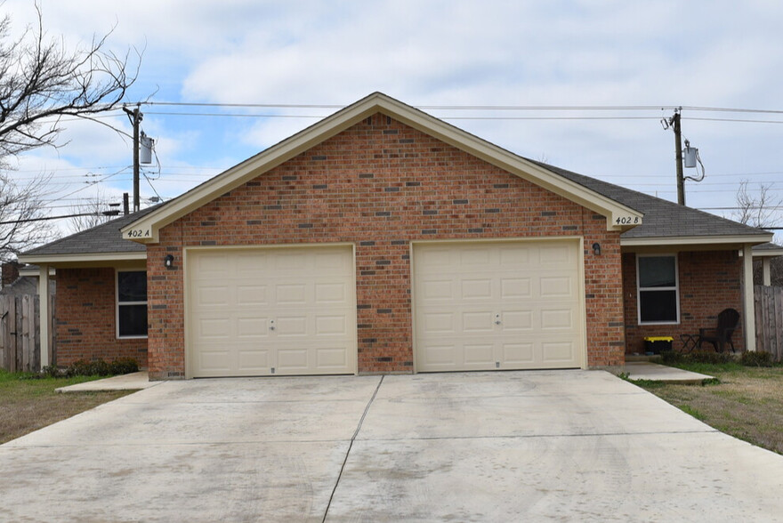 Central Texas Duplex Portfolio portfolio of 46 properties for sale on LoopNet.co.uk - Building Photo - Image 1 of 15