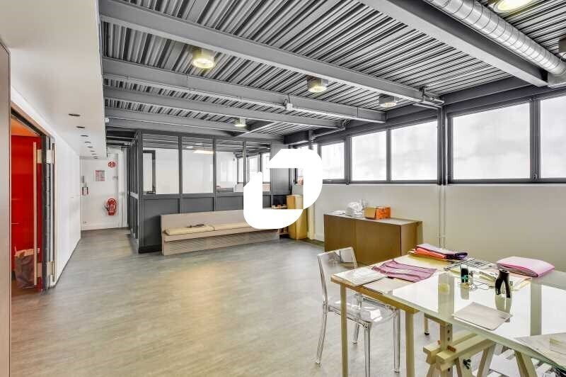 Office in Clichy to rent Building Photo- Image 1 of 15