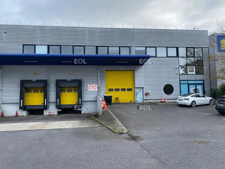 Light Industrial in Combs-la-Ville to rent - Building Photo - Image 1 of 13