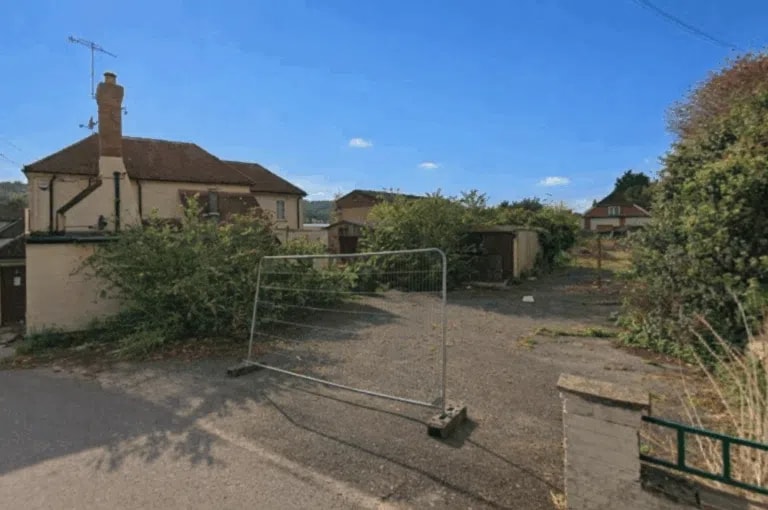 5 Derehams Ln, High Wycombe for sale - Building Photo - Image 2 of 2